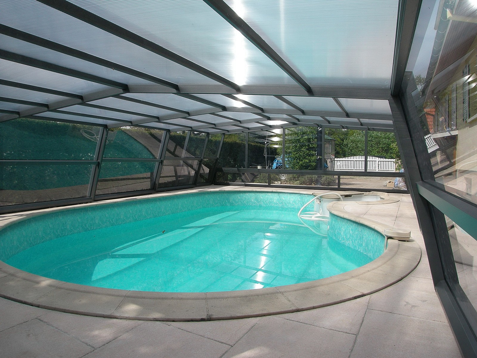 Abri piscine pour couloir de nage