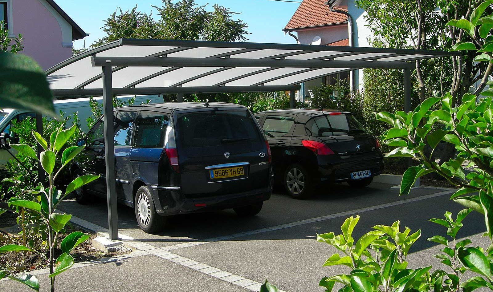 Carport à toit plat