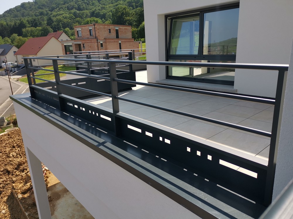 garde corps, caches, balustrades et autres réalisations en aluminium